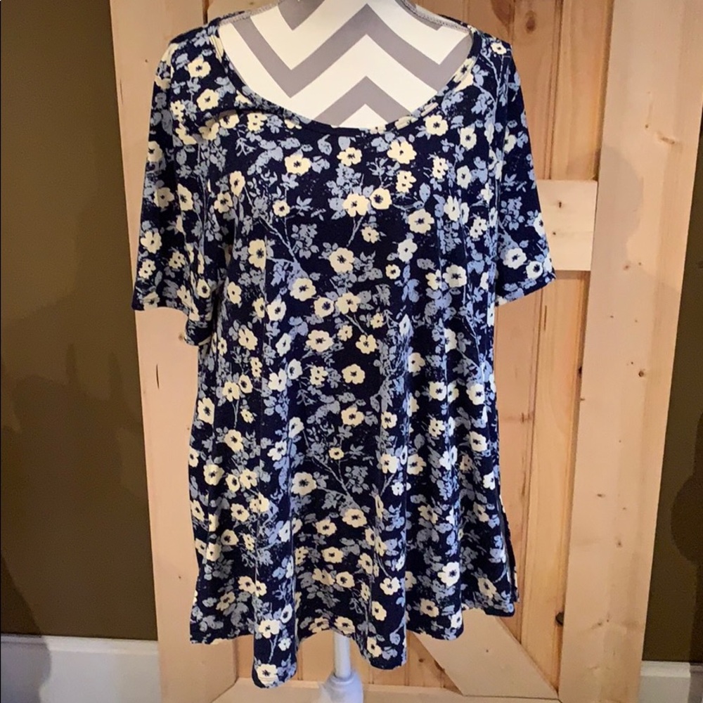 LuLaRoe | Perfect T
